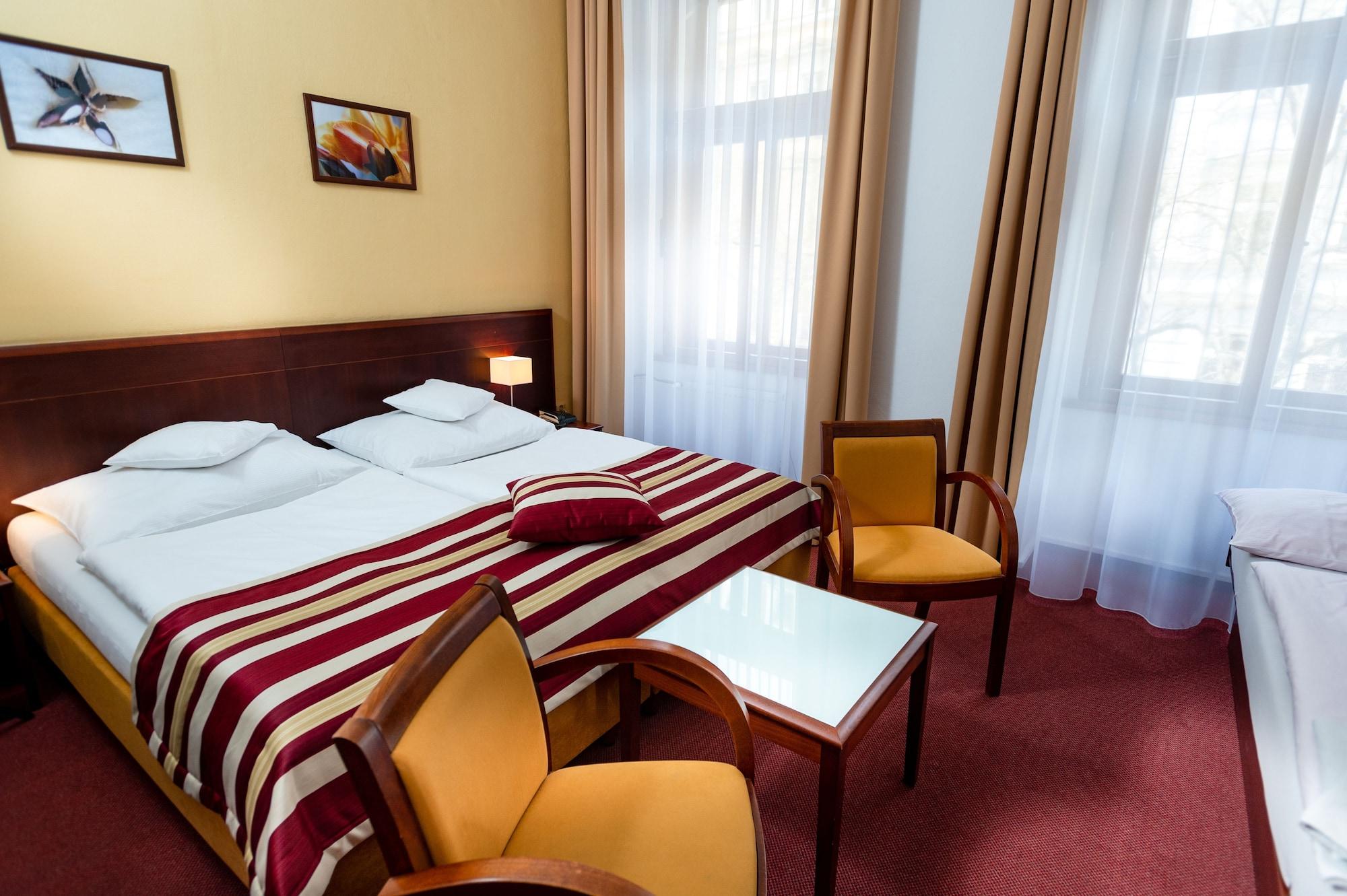 Hotel Petr Прага Экстерьер фото
