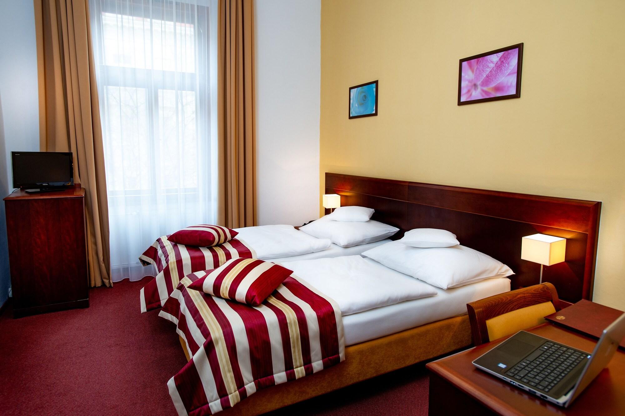 Hotel Petr Прага Экстерьер фото