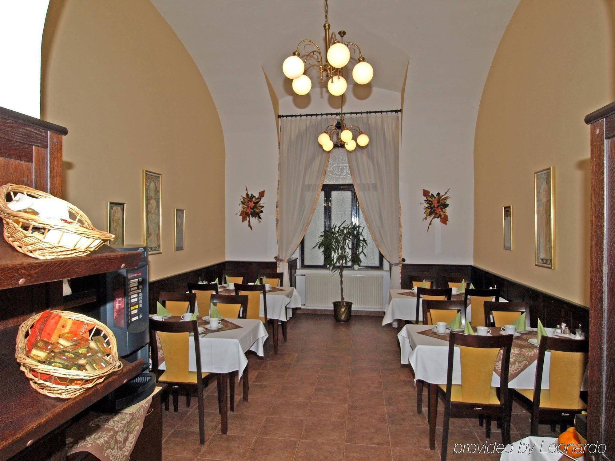 Hotel Petr Прага Ресторан фото